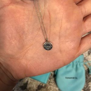 Tiffany’s pendant necklace